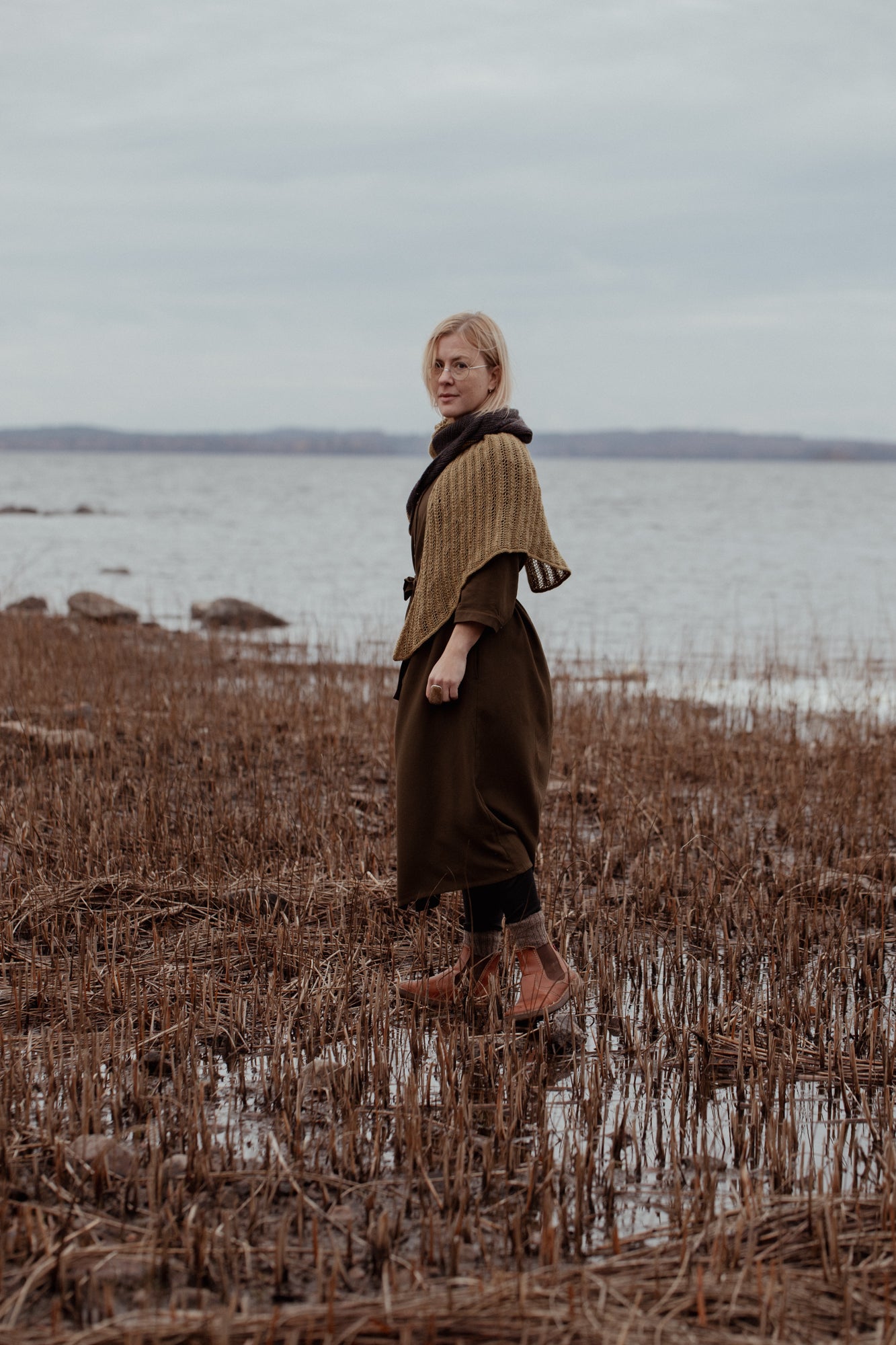 The Island and the Forest: A Knitted Correspondence