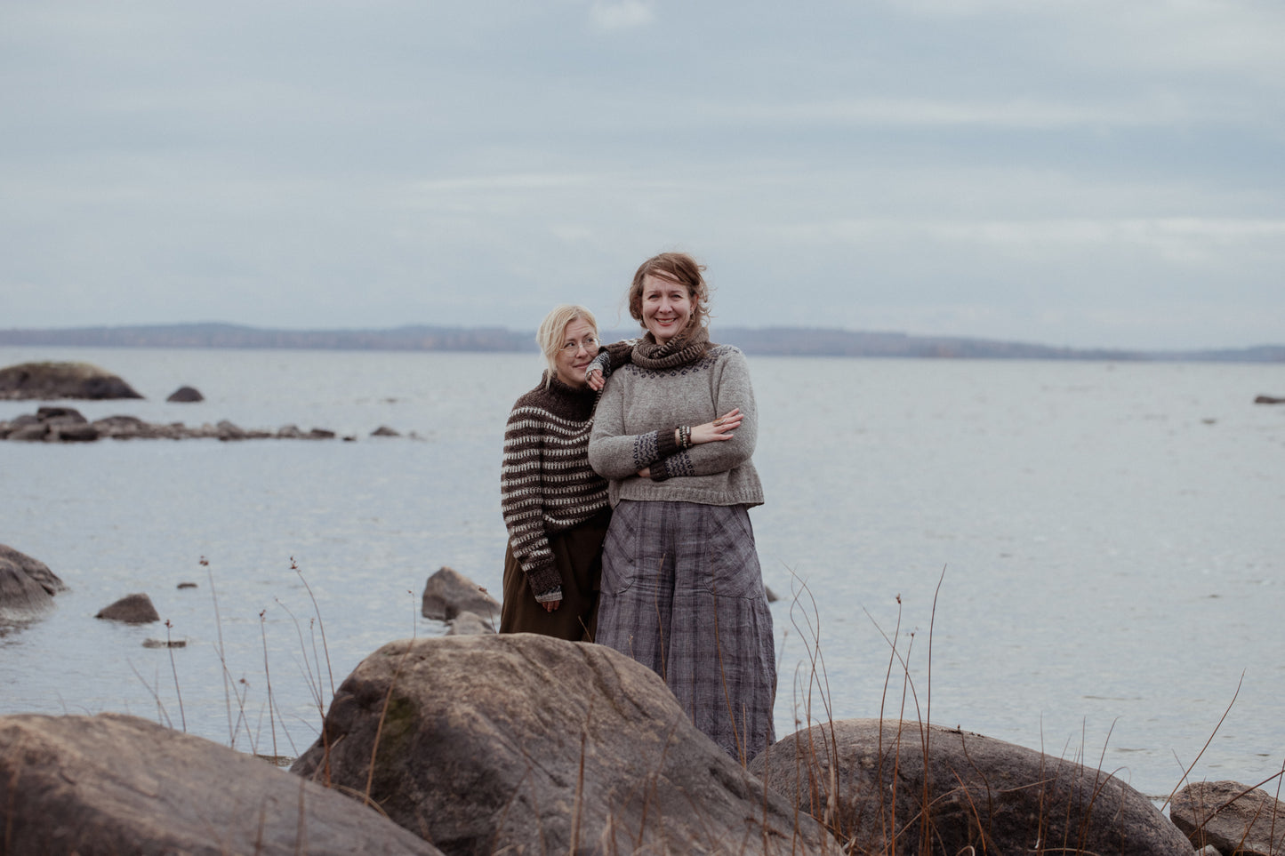 The Island and the Forest: A Knitted Correspondence