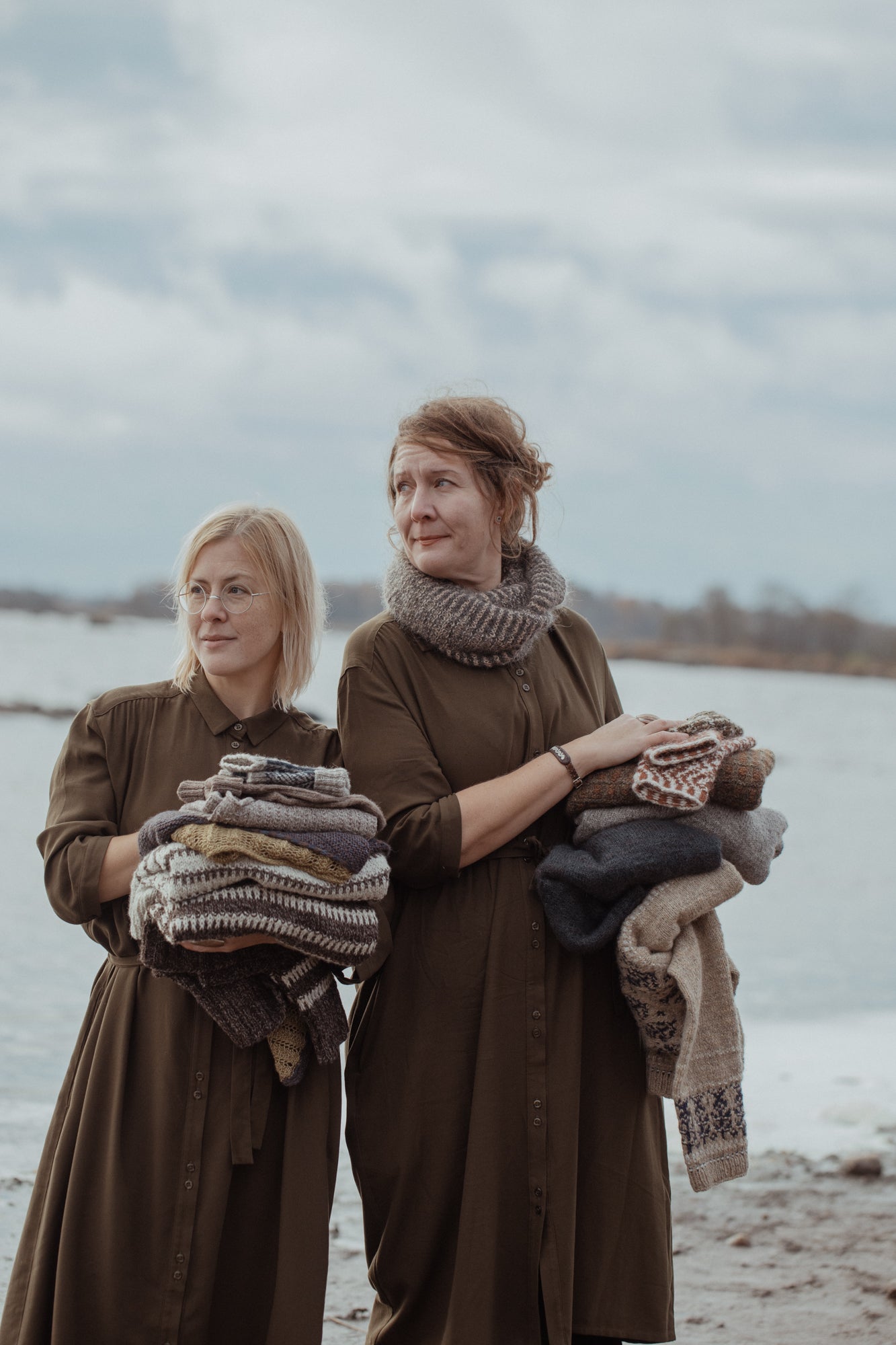 The Island and the Forest: A Knitted Correspondence